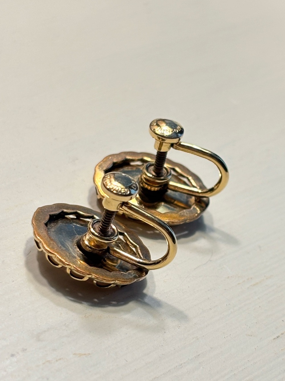Estate Vintage Gold Filled Cameo Screw Back Earrings - Picture 4 of 6